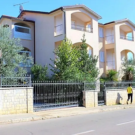 Apartament House Laura 200m From The Beach And The Center Poreč