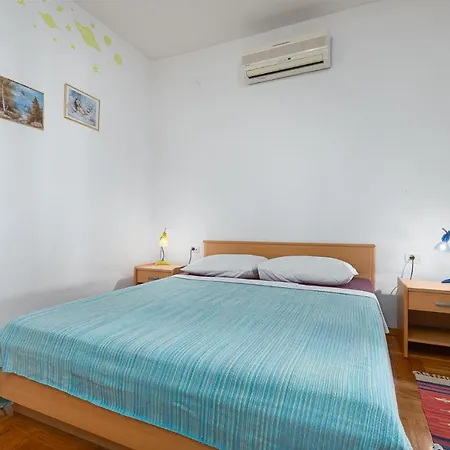 Apartment House Laura 200m From The Beach And The Center Porec