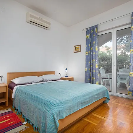 House Laura 200m From The Beach And The Center Apartament