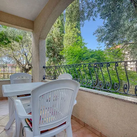 House Laura 200m From The Beach And The Center Porec