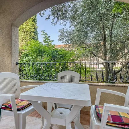 House Laura 200m From The Beach And The Center Porec